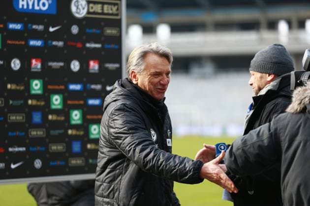 15.02.2025, xrekx, Fussball 2.Bundesliga, SV Elversberg - SpVgg Greuther Fuerth v.l. Horst Steffen Trainer (SV 07 Elversberg) (DFL DFB REGULATIONS PROHIBIT ANY USE OF PHOTOGRAPHS as IMAGE SEQUENCES and or QUASI-VIDEO) Elversberg