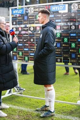 15.02.2025, xrekx, Fussball 2.Bundesliga, SV Elversberg - SpVgg Greuther Fuerth v.l. Fisnik Asllani (SV 07 Elversberg) im Interview nach dem Spiel (DFL DFB REGULATIONS PROHIBIT ANY USE OF PHOTOGRAPHS as IMAGE SEQUENCES and or QUASI-VIDEO) Elversberg