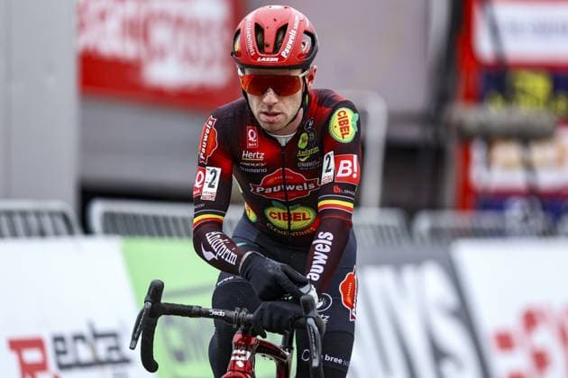 Belgian Eli Iserbyt crosses the finish line at the men s elite race of the cyclocross cycling event, race 7 7 in the Exact Cross competition, Saturday 15 February 2025 in Sint-Niklaas. DAVIDxPINTENS  x112513297x