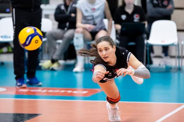 1. Volleyball Bundesliga Frauen: Schwarz-Weiss Erfurt vs. VC Wiesbaden; Erfurt; 15.02.2025 Mia Anna Stauß ( 11; Schwarz-Weiss Erfurt) 1. Volleyball Bundesliga Frauen: Schwarz-Weiss Erfurt vs. VC Wiesbaden; Riethsporthalle Erfurt; 15.02.2025 Copyright: xBEAUTIFULxSPORTS Duehringx