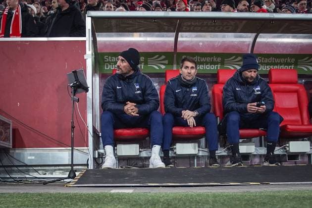 2. Fussball Bundesliga, Fortuna Düsseldorf vs. Hertha BSC Berlin, 15.02.2025 Cristian Fiel (Cheftrainer Hertha BSC Berlin) und sein Trainerteam vor dem Spiel -- DFL REGULATIONS PROHIBIT ANY USE OF PHOTOGRAPHS AS IMAGE SEQUENCES AND OR Q?UASI-VIDEO. - 2. Fussball Bundesliga, Fortuna Düsseldorf vs. Hertha BSC Berlin, 15.02.2025 *** 2 Soccer Bundesliga, Fortuna Düsseldorf vs Hertha BSC Berlin, 15 02 2025 Cristian Fiel Head Coach Hertha BSC Berlin and his coaching team before the match DFL REGULATIONS PROHIBIT ANY USE OF PHOTOGRAPHS AS IMAGE SEQUENCES AND OR Q UASI VIDEO 2 Soccer Bundesliga, Fortuna Düsseldorf vs Hertha BSC Berlin, 15 02 2025 Copyright: xBEAUTIFULxSPORTS Derixx