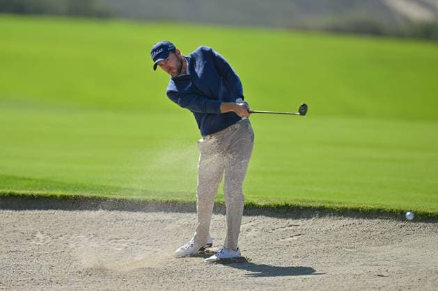 February 15, 2025: Russell Henley hits a shot out of a bunker on the 4th hole during the third round of the Genesis Invitational on Torrey Pines South Course in San Diego, California. CSM San Diego USA - ZUMAc04_ 20250215_zma_c04_098 Copyright: xJustinxFinex