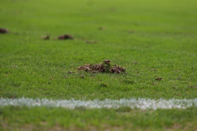 15.02.2025, xrekx, Fussball 2.Bundesliga, SV Elversberg - SpVgg Greuther Fuerth v.l. Symbolfoto, Symbolbild, Symbol Stadion, symbolic photo, symbolic image, symbolic stadium Rasen, Der Platz ist nach 90 Minuten ordentlich mitgenommen (DFL DFB REGULATIONS PROHIBIT ANY USE OF PHOTOGRAPHS as IMAGE SEQUENCES and or QUASI-VIDEO) Elversberg