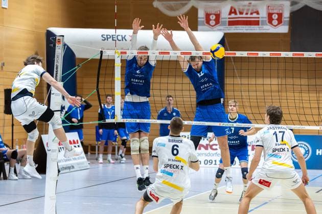 Florian Tafelmayer (SV Schwaig, 09), Erik Niederluecke (Blue Volleys Gotha, 06), Tim Wagner (Blue Volleys Gotha, 11), SV Schwaig Volleyball - Blue Volleys Gotha, Volleyball, 2. Bundesliga Sued, , 15.02.2025 SV Schwaig Volleyball - Blue Volleys Gotha, Volleyball, 2. Bundesliga Sued, , 15.02.2025 Schwaig Copyright: xEibner-Pressefoto G.xSantemizx EP_GSZ