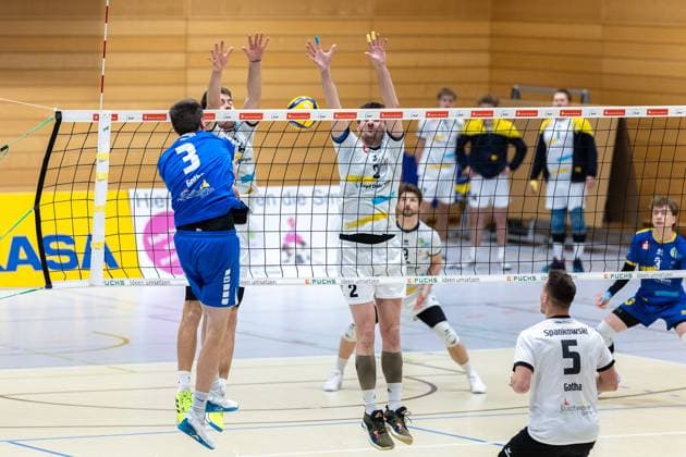 Christoph Assmann (Blue Volleys Gotha, 03), Yannick Bibelriether (SV Schwaig, 05), Mariusz Wacek (SV Schwaig, 02), SV Schwaig Volleyball - Blue Volleys Gotha, Volleyball, 2. Bundesliga Sued, , 15.02.2025 SV Schwaig Volleyball - Blue Volleys Gotha, Volleyball, 2. Bundesliga Sued, , 15.02.2025 Schwaig Copyright: xEibner-Pressefoto G.xSantemizx EP_GSZ