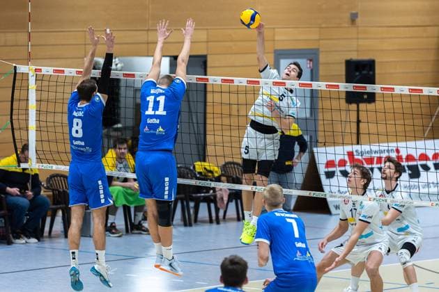 Dominik Duchac (Blue Volleys Gotha, 08), Tim Wagner (Blue Volleys Gotha, 11), Yannick Bibelriether (SV Schwaig, 05), SV Schwaig Volleyball - Blue Volleys Gotha, Volleyball, 2. Bundesliga Sued, , 15.02.2025 SV Schwaig Volleyball - Blue Volleys Gotha, Volleyball, 2. Bundesliga Sued, , 15.02.2025 Schwaig Copyright: xEibner-Pressefoto G.xSantemizx EP_GSZ