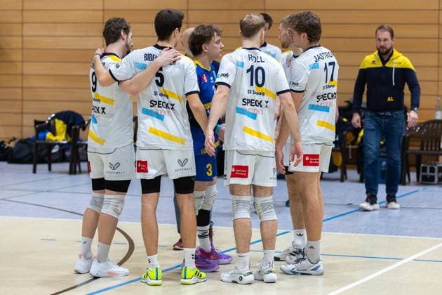 Team, Mannschaft, enttaeuscht, Enttaeuschung, negative Emotionen, negative Emotion, Spielende, SV Schwaig Volleyball - Blue Volleys Gotha, Volleyball, 2. Bundesliga Sued, , 15.02.2025 SV Schwaig Volleyball - Blue Volleys Gotha, Volleyball, 2. Bundesliga Sued, , 15.02.2025 Schwaig Copyright: xEibner-Pressefoto G.xSantemizx EP_GSZ