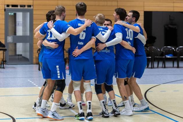 Team, Mannschaft, jubelt, Jubel, positive Emotionen, positive Emotion, Spielende, SV Schwaig Volleyball - Blue Volleys Gotha, Volleyball, 2. Bundesliga Sued, , 15.02.2025 SV Schwaig Volleyball - Blue Volleys Gotha, Volleyball, 2. Bundesliga Sued, , 15.02.2025 Schwaig Copyright: xEibner-Pressefoto G.xSantemizx EP_GSZ