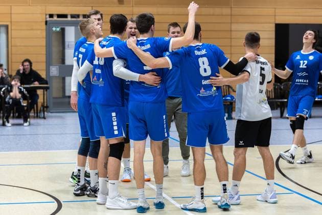 Team, Mannschaft, jubelt, Jubel, positive Emotionen, positive Emotion, Spielende, SV Schwaig Volleyball - Blue Volleys Gotha, Volleyball, 2. Bundesliga Sued, , 15.02.2025 SV Schwaig Volleyball - Blue Volleys Gotha, Volleyball, 2. Bundesliga Sued, , 15.02.2025 Schwaig Copyright: xEibner-Pressefoto G.xSantemizx EP_GSZ