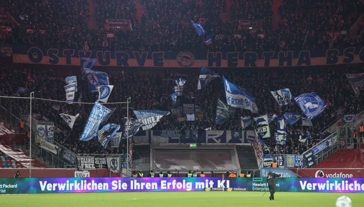 15.02.2025, xdcx, Fussball 2. Bundesliga, Fortuna Düsseldorf - Hertha BSC Berlin, v.l., Hertha-BSC Fans DFL DFB REGULATIONS PROHIBIT ANY USE OF PHOTOGRAPHS AS IMAGE SEQUENCES AND OR QUASI-VIDEO. Copyright: HMBxMedia Claus