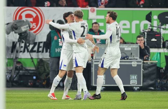 15.02.2025, xdcx, Fussball 2. Bundesliga, Fortuna Düsseldorf - Hertha BSC Berlin, v.l., Torjubel zum 0:1 durch Fabian Reese (Hertha BSC Berlin), Goal celebration, celebrate the goal DFL DFB REGULATIONS PROHIBIT ANY USE OF PHOTOGRAPHS AS IMAGE SEQUENCES AND OR QUASI-VIDEO.