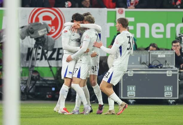 15.02.2025, xdcx, Fussball 2. Bundesliga, Fortuna Düsseldorf - Hertha BSC Berlin, v.l., Torjubel zum 0:1 durch Fabian Reese (Hertha BSC Berlin), Goal celebration, celebrate the goal DFL DFB REGULATIONS PROHIBIT ANY USE OF PHOTOGRAPHS AS IMAGE SEQUENCES AND OR QUASI-VIDEO.