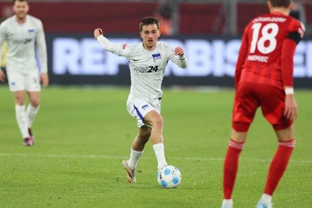 15.02.2025, xdcx, Fussball 2. Bundesliga, Fortuna Düsseldorf - Hertha BSC Berlin, v.l., Michal Karbownik (Hertha BSC Berlin) DFL DFB REGULATIONS PROHIBIT ANY USE OF PHOTOGRAPHS AS IMAGE SEQUENCES AND OR QUASI-VIDEO.