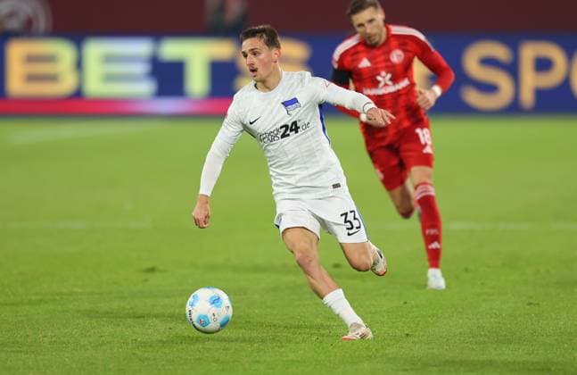 15.02.2025, xdcx, Fussball 2. Bundesliga, Fortuna Düsseldorf - Hertha BSC Berlin, v.l., Michal Karbownik (Hertha BSC Berlin) DFL DFB REGULATIONS PROHIBIT ANY USE OF PHOTOGRAPHS AS IMAGE SEQUENCES AND OR QUASI-VIDEO.