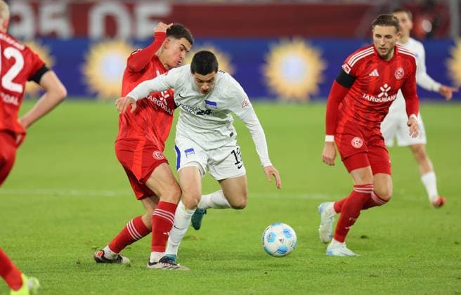 15.02.2025, xdcx, Fussball 2. Bundesliga, Fortuna Düsseldorf - Hertha BSC Berlin, v.l., Giovanni Haag (Fortuna Düsseldorf), Ibrahim Maza (Hertha BSC Berlin) DFL DFB REGULATIONS PROHIBIT ANY USE OF PHOTOGRAPHS AS IMAGE SEQUENCES AND OR QUASI-VIDEO.