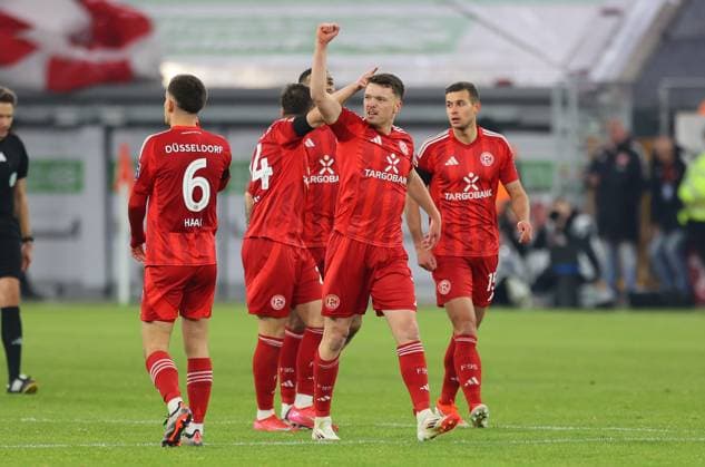 15.02.2025, xdcx, Fussball 2. Bundesliga, Fortuna Düsseldorf - Hertha BSC Berlin, v.l., Fabian Reese (Hertha BSC Berlin) enttaeuscht, enttaeuscht schauend, dissapointed, traurig, frustiert, frust, gefrustet DFL DFB REGULATIONS PROHIBIT ANY USE OF PHOTOGRAPHS AS IMAGE SEQUENCES AND OR QUASI-VIDEO.