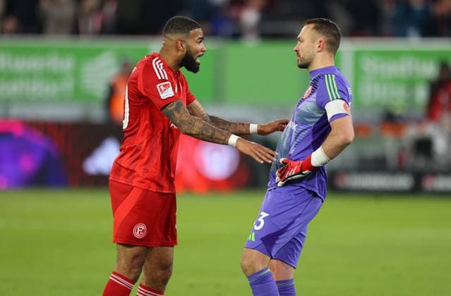 15.02.2025, xdcx, Fussball 2. Bundesliga, Fortuna Düsseldorf - Hertha BSC Berlin, v.l., Jamil Siebert (Fortuna Düsseldorf) Torwart Florian Kastenmeier (Fortuna Düsseldorf) jubelnd bejubelt jubelt jubeln DFL DFB REGULATIONS PROHIBIT ANY USE OF PHOTOGRAPHS AS IMAGE SEQUENCES AND OR QUASI-VIDEO.