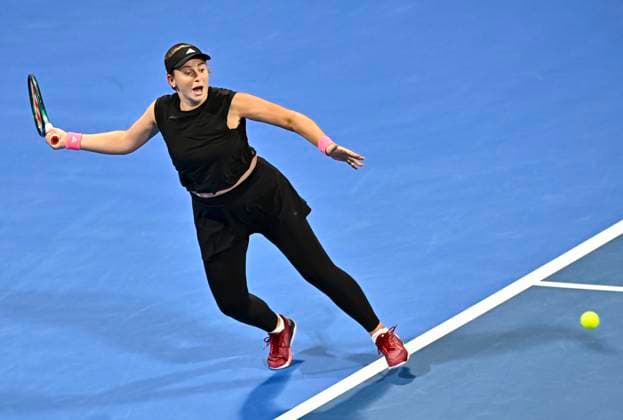 QATAR TOTALENERGIES OPEN - FINAL Jelena Ostapenko of Latvia competes in her final match against Amanda Anisimova of the United States during the WTA, Tennis Damen Qatar TotalEnergies Open 2025 tennis tournament at the Khalifa International Tennis Complex in Doha, Qatar, on February 15, 2025. DOHA Qatar Copyright: xx