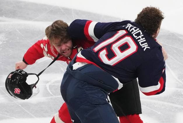 Eishockey, 4 Nations Face-Off in Montreal, Kanada - USA February 15, 2025, Montreal, Pq, Canada: p>Canada s Brandon Hagel (left) and United States Matthew Tkachuk (19) fight during first period 4 Nations Face-Off hockey action in Montreal on Saturday, Feb. 15, 2025. Canada News - February 15, 2025  - ZUMAc35_ 20250215_zaf_c35_201 Copyright: xChristinnexMuschix