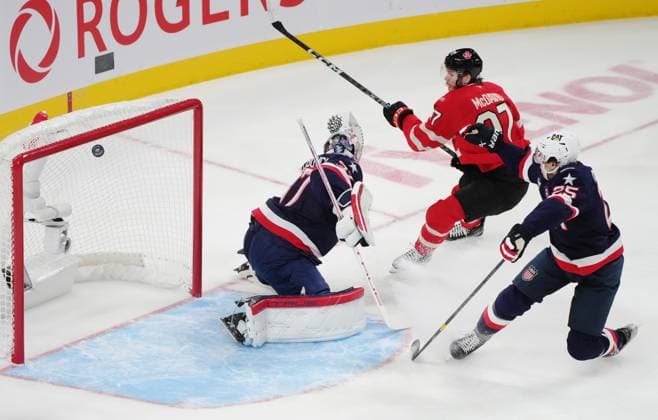 Eishockey, 4 Nations Face-Off in Montreal, Kanada - USA February 15, 2025, Montreal, Pq, Canada: Canada s Connor McDavid (97) scores on United States goaltender Connor Hellebuyck (37) as United States Charlie McAvoy (25) looks on during first period 4 Nations Face-Off hockey action in Montreal on Saturday, Feb. 15, 2025. Canada News - February 15, 2025  - ZUMAc35_ 20250215_zaf_c35_208 Copyright: xChristinnexMuschix