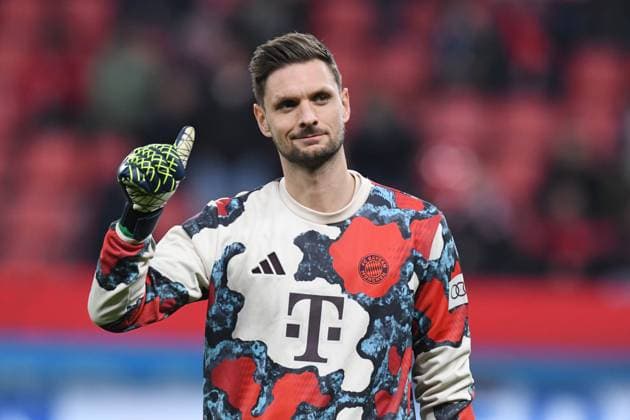 Torhueter Sven Ulreich ( FC Bayern Muenchen ) mit Daumen hoch. GER, Bayer 04 Leverkusen vs FC Bayern Muenchen, Fussball, Bundesliga, 22. Spieltag, Spielzeit 2024 2025, 15.02.2025 DFL REGULATIONS PROHIBIT ANY USE OF PHOTOGRAPHS AS IMAGE SEQUENCES AND OR QUASI-VIDEO GER, Bayer 04 Leverkusen vs FC Bayern Muenchen, Fussball, Bundesliga, 22. Spieltag, Spielzeit 2024 2025, 15.02.2025 Leverkusen Copyright: xEibner-Pressefoto ThomasxThienelx EP_TTL