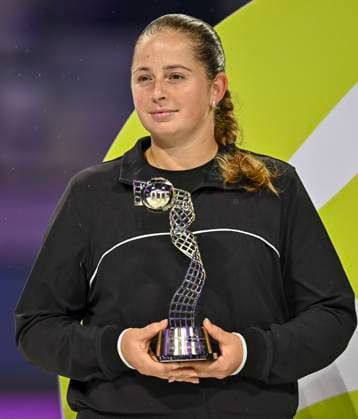 (250216) -- DOHA, Feb. 16, 2025 -- Jelena Ostapenko of Latvia poses with the runner-up trophy during the awarding ceremony after the women s singles final match between Jelena Ostapenko of Latvia and Amanda Anisimova of the United States at the WTA, Tennis Damen Qatar Open tennis tournament in Doha, Qatar, on Feb. 15, 2025. (Photo by Xinhua) (SP)QATAR-DOHA-WTA QATAR OPEN 2025-WOMEN S SINGLES FINAL Nikku 