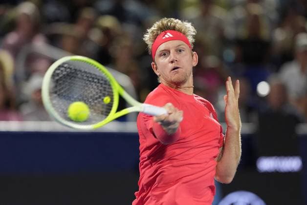 DELRAY BEACH, FL - FEBRUARY 15: Alejandro Davidovich Fokina (ESP) during his semifinal match of the Delray Beach Open on February 15, 2025, at the Delray Beach Tennis Center in Delray Beach, FL. (Photo by Andrew Patron Icon Sportswire) TENNIS: FEB 15 Delray Beach Open EDITORIAL USE ONLY Icon2502150428
