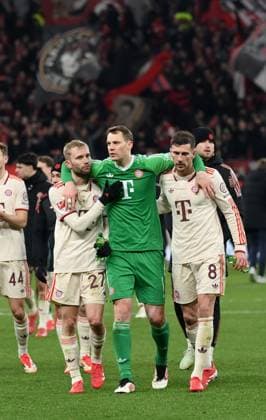 Konrad Laimer (Bayern Muenchen), Torwart Manuel Neuer (Bayern Muenchen), Leon Goretzka (Bayern Muenchen), v.li., nach dem Spiel 15.02.2025, Fussball 1. Bundesliga, 22. Spieltag, Saison 2024 2025 Bayer 04 Leverkusen - FC Bayern München 0:0 Foto: Weis Team2 DFL regulations prohibit any use of photographs as image sequences and or quasi-video Leverkusen BayArena Nordrhein Westfalen Deutschland