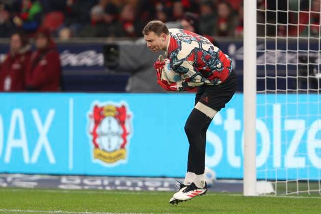 Torwart Manuel Neuer (FC Bayern München) beim aufwaermen waehrend des Spiels der 1. Bundesliga zwischen Bayer 04 Leverkusen und FC Bayern München, BayArena am 15. February 2025 in Leverkusen, Deutschland. (Foto von Oliver Kaelke DeFodi Images) +++ Torwart Manuel Neuer (FC Bayern München) warm(s) up during the Bundesliga match between Bayer 04 Leverkusen and FC Bayern München at BayArena on February 15, 2025 in Leverkusen, Germany. (Photo by Oliver Kaelke DeFodi Images) DFL regulations prohibit any use of photographs as image sequences and or quasi-video. (Photo by Oliver Kaelke DeFodi Images) Defodi-678_2025_02_15_LEVFCB_0124
