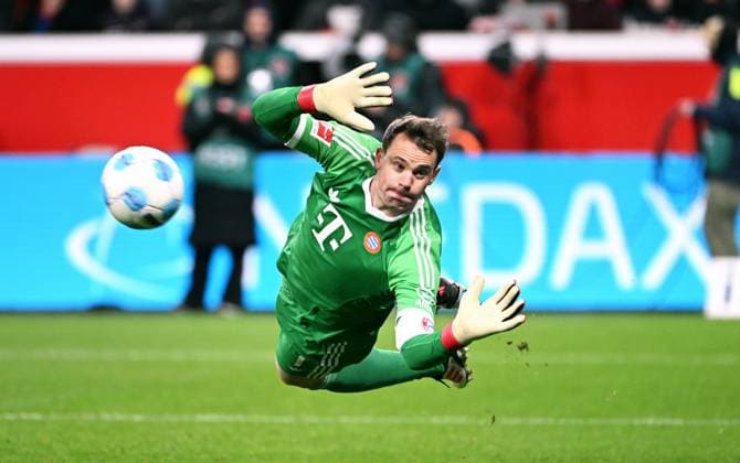 Fussball, Bundesliga, Deutschland, Herren, Saison 2024 2025, 22. Spieltag, BayArena Leverkusen: Bayer Leverkusen - FC Bayern München 0:0; Manuel Neuer (FCB). Aktion, Einzelbild.
