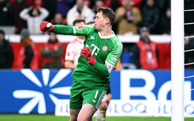 Fussball, Bundesliga, Deutschland, Herren, Saison 2024 2025, 22. Spieltag, BayArena Leverkusen: Bayer Leverkusen - FC Bayern München 0:0; Manuel Neuer (FCB). Aktion, Einzelbild.