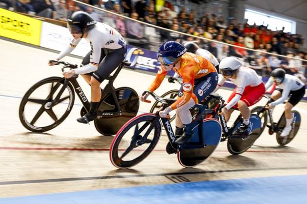 Radsport, Bahnrad-EM Zolder HEUSDEN-ZOLDER - Track cyclist Hetty van de Wouw in action on the first round of the Keirin during the final day of the European Track cycling, Rad, Radsport, Bahnrad, Bahn championships in Belgium. ANP BAS CZERWINSKI xVIxANPxSportx xxANPxIVx 520123554 originalFilename: 520123554.jpg
