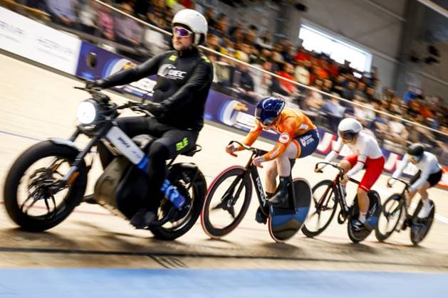 Radsport, Bahnrad-EM Zolder HEUSDEN-ZOLDER - Track cyclist Hetty van de Wouw in action on the first round of the Keirin during the final day of the European Track cycling, Rad, Radsport, Bahnrad, Bahn Championships in Belgium. ANP BAS CZERWINSKI xVIxANPxSportx xxANPxIVx 520123740 originalFilename: 520123740.jpg