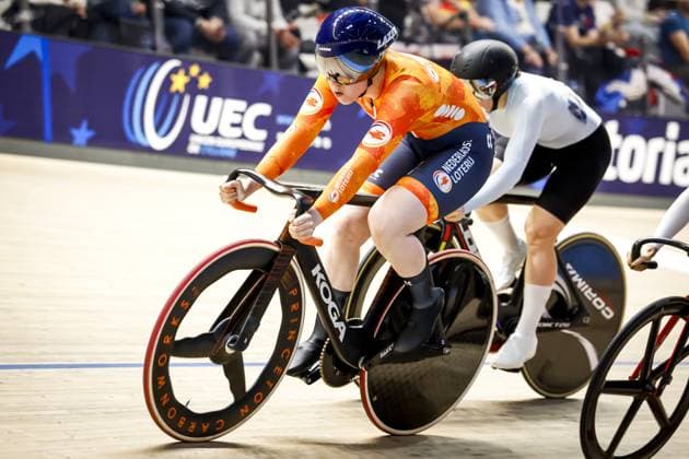 Radsport, Bahnrad-EM Zolder HEUSDEN-ZOLDER - Track cyclist Hetty van de Wouw in action on the first round of the Keirin during the final day of the European Track cycling, Rad, Radsport, Bahnrad, Bahn championships in Belgium. ANP BAS CZERWINSKI xVIxANPxSportx xxANPxIVx 520123901 originalFilename: 520123901.jpg