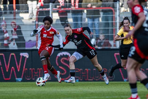Berlin, Deutschland 16. Februar 2025: 2. BL - Frauen - 2024 2025 - 1. FC Union Berlin vs. 1. FC Nürnberg Im Bild: v. li. im Zweikampf Naika Reissner (Union Berlin) und Amelie Thöle Thoele (1 FC Nürnberg) Copyright: xFotostandx xVoelkerx