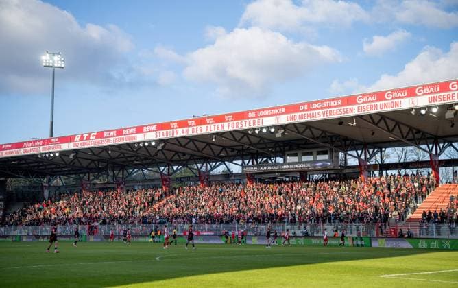 Fußball, Frauen, Saison 2024 2025, 2. Frauen-Bundesliga (15. Spieltag), 1. FC Union Berlin - 1. FC Nürnberg, Fans von Union auf der Gegengerade, 16.02. 2025, Copyright: xMatthiasxKochx