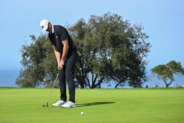 February 16, 2025: Ludvig Aberg putts on the 2nd hole during the final round of the Genesis Invitational on Torrey Pines South Course in San Diego, California. CSM San Diego USA - ZUMAc04_ 20250216_zma_c04_006 Copyright: xJustinxFinex
