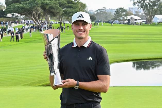 February 16, 2025: Ludvig Aberg holds the championship trophy after winning the Genesis Invitational on Torrey Pines South Course in San Diego, California. CSM San Diego USA - ZUMAc04_ 20250216_zma_c04_032 Copyright: xJustinxFinex
