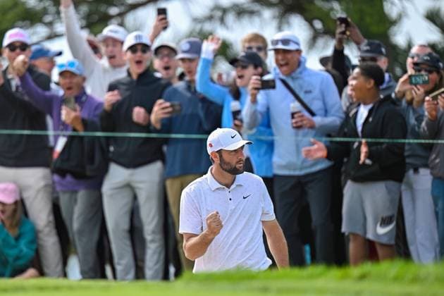 February 16, 2025: Scottie Scheffler reacts to his bunker shot on the 15th hole during the final round of the Genesis Invitational on Torrey Pines South Course in San Diego, California. CSM San Diego USA - ZUMAc04_ 20250216_zma_c04_055 Copyright: xJustinxFinex
