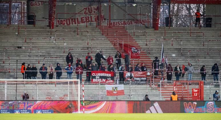 Fußball, Frauen, Saison 2024 2025, 2. Frauen-Bundesliga (15. Spieltag), 1. FC Union Berlin - 1. FC Nürnberg (4:0), Gästeblock, Fans von Nürnberg, 16.02. 2025, Copyright: xMatthiasxKochx