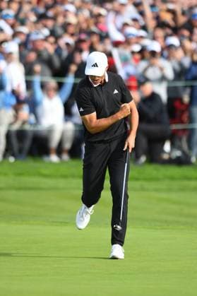 LA JOLLA, CA - FEBRUARY 16: Ludvig Aberg celebrates after his birdie on the 18th hole during the final round of The Genesis Invitational 2025 at Torrey Pines Golf Course on February 16, 2025 in La Jolla, California. (Photo by Brian Rothmuller Icon Sportswire) GOLF: FEB 16 PGA, Golf Herren The Genesis Invitational EDITORIAL USE ONLY Icon250216023