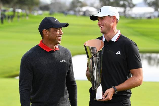 LA JOLLA, CA - FEBRUARY 16: Ludvig Aberg holds the trophy, next to Tiger Woods, after winning The Genesis Invitational 2025 at Torrey Pines Golf Course on February 16, 2025 in La Jolla, California. (Photo by Brian Rothmuller Icon Sportswire) GOLF: FEB 16 PGA, Golf Herren The Genesis Invitational EDITORIAL USE ONLY Icon250216027