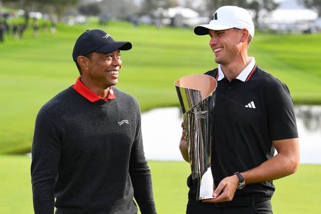 LA JOLLA, CA - FEBRUARY 16: Ludvig Aberg holds the trophy, next to Tiger Woods, after winning The Genesis Invitational 2025 at Torrey Pines Golf Course on February 16, 2025 in La Jolla, California. (Photo by Brian Rothmuller Icon Sportswire) GOLF: FEB 16 PGA, Golf Herren The Genesis Invitational EDITORIAL USE ONLY Icon250216029