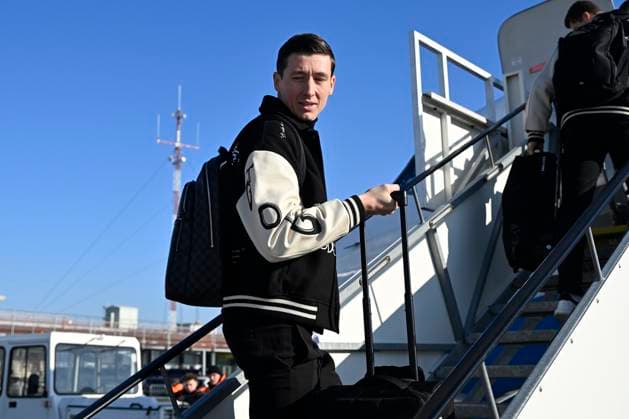 Atalanta v Club Brugge - UEFA Champions League Media Activities 17 02 2025 OOSTENDE, BELGIUM - FEBRUARY 17 : Vanaken Hans midfielder of Club Brugge pictured at the Oostende airport before departure for the UEFA Champions League 2024 25 knockout phase play-off match second leg between Atalanta and Club Brugge on February 17, 2025 in Oostende, Belgium, 17 02 2025 Oostende Belgium  Copyright: xJanxDexMeuleneirx