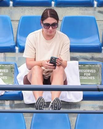 Eva Lys Mutter sitzt auf der Tribuene,, Dubai Duty Free Tennis Championships, Dubai, U.A.E. Copyright: xJuergenxHasenkopfx