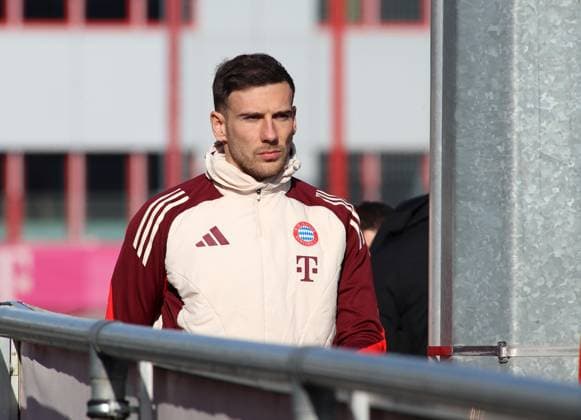Fussball, Herren, Saison 2024 2025, FC Bayern München, Abschlusstraining, Training, Champions League Leon Goretzka (FC Bayern München) auf dem Weg zum Trainingsplatz