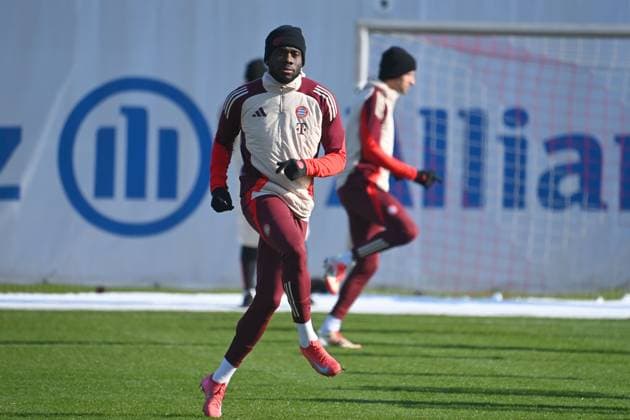 Alphonso DAVIES (Bayern Muenchen), Abschlusstraining am 17.02.2025 vor dem Fussball Champions League K.O. Phase Play offs FC Bayern Muenchen - Celtic Glasgow.