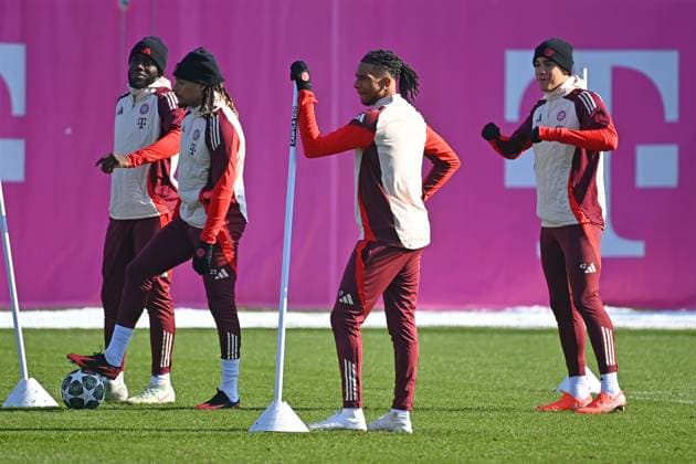 v.li:Dayot UPAMECANO (Bayern Muenchen), Sacha BOEY (Bayern Muenchen), Michael OLISE (Bayern Muenchen), Jamal MUSIALA (Bayern Muenchen). Abschlusstraining am 17.02.2025 vor dem Fussball Champions League K.O. Phase Play offs FC Bayern Muenchen - Celtic Glasgow.