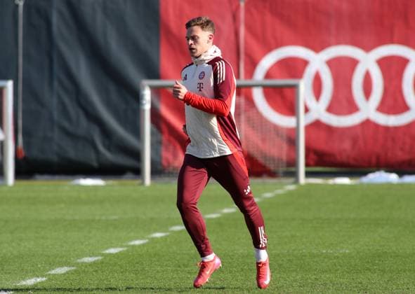 Fussball, Herren, Saison 2024 2025, FC Bayern München, Abschlusstraining, Training, Champions League Joshua Kimmich (FC Bayern München) joggt über den Trainingsplatz
