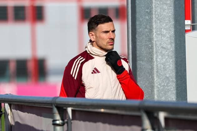 Leon Goretzka (FC Bayern Muenchen, 08) auf dem Weg auf den Trainingsplatz, GER, Abschlusstraining, FC Bayern Muenchen, Fussball, UEFA Champions League, Play-offs, Saison 2024 2025, 17.02.2025, GER, Abschlusstraining, FC Bayern Muenchen, Fussball, UEFA Champions League, Play-offs, Saison 2024 2025, 17.02.2025 Muenchen Copyright: xEibner-Pressefoto JennixMaulx EP_JML